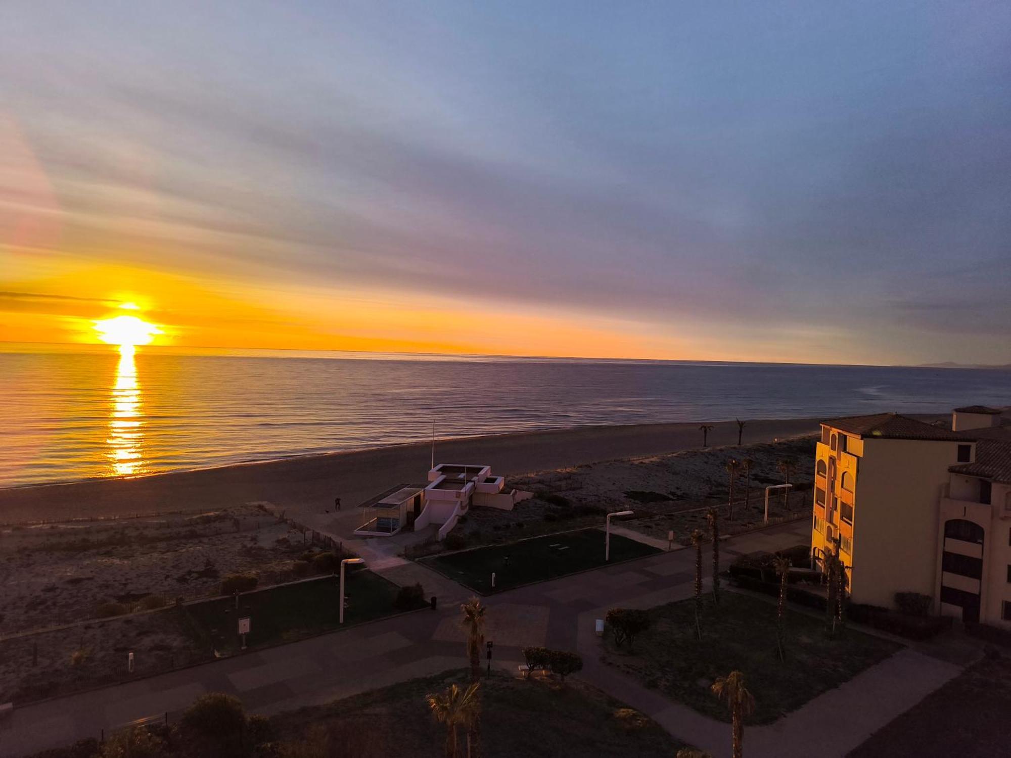 Appartement De Vacances - Splendide Vue Sur Mer, Parking Prive Le Barcares Bagian luar foto
